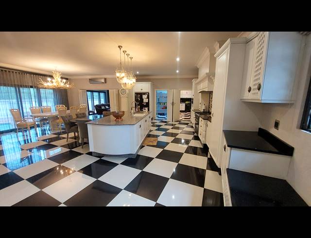3 BEDROOM TOWNHOUSE FOR SALE IN SHELLY BEACH
